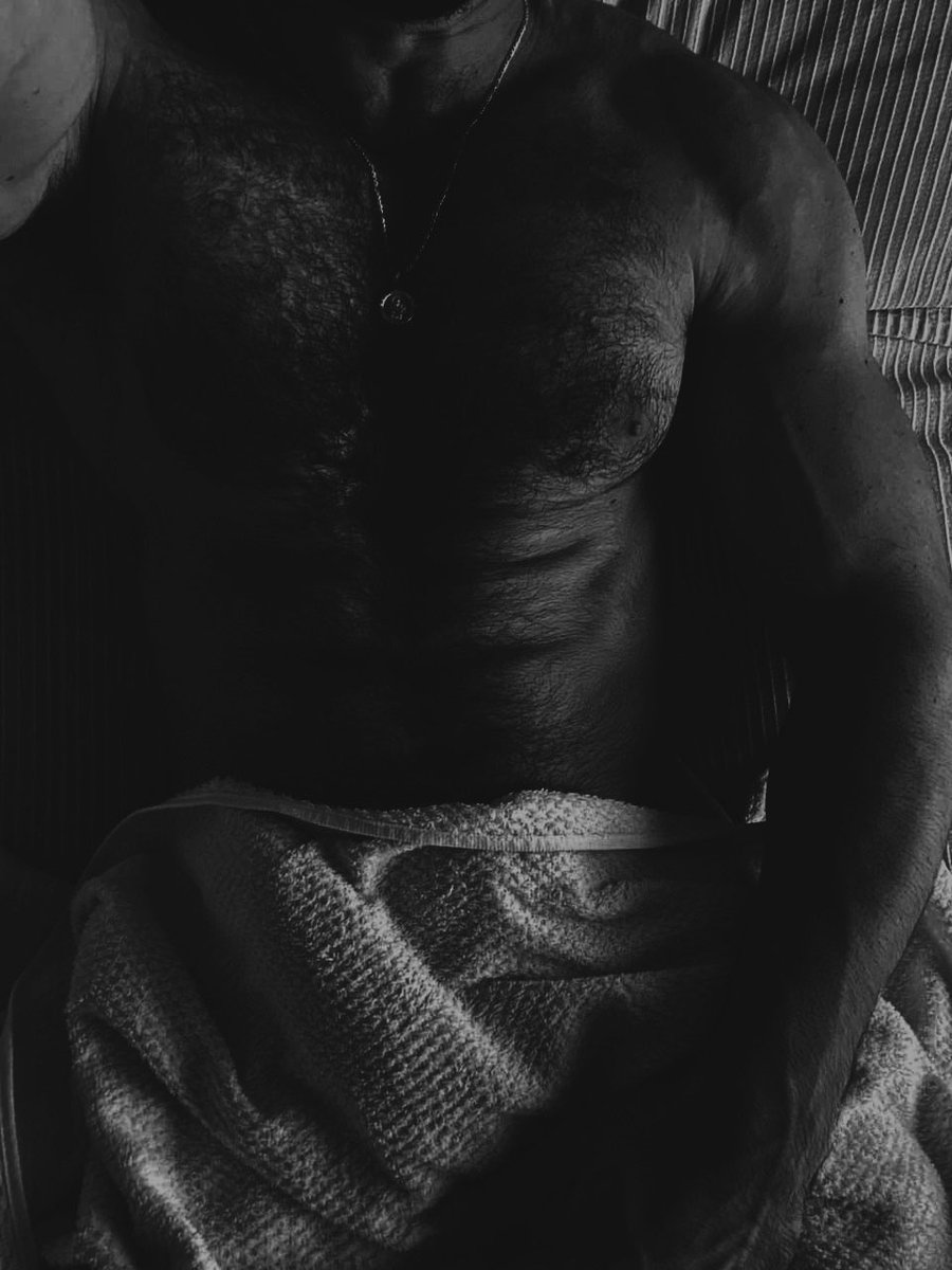 UnrulyLukas's tweet photo. how he wakes up every morning. who’s going to help him take care of it? https://t.co/Wg8YZRs8Di
