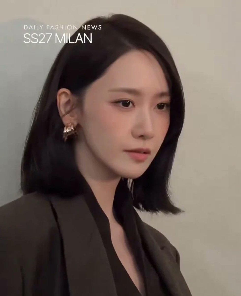 k_popstory's tweet photo. Knetz go crazy over Girls’ Generation’s Yoona’s visuals at Milan Fashion Week. https://t.co/XEaAZuhLec https://t.co/t0Dpfnd8oz
