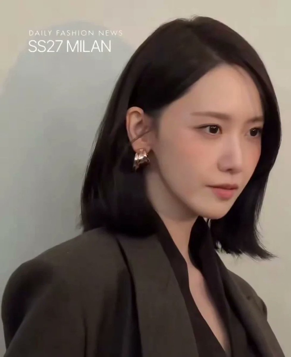 k_popstory's tweet photo. Knetz go crazy over Girls’ Generation’s Yoona’s visuals at Milan Fashion Week. https://t.co/XEaAZuhLec https://t.co/t0Dpfnd8oz