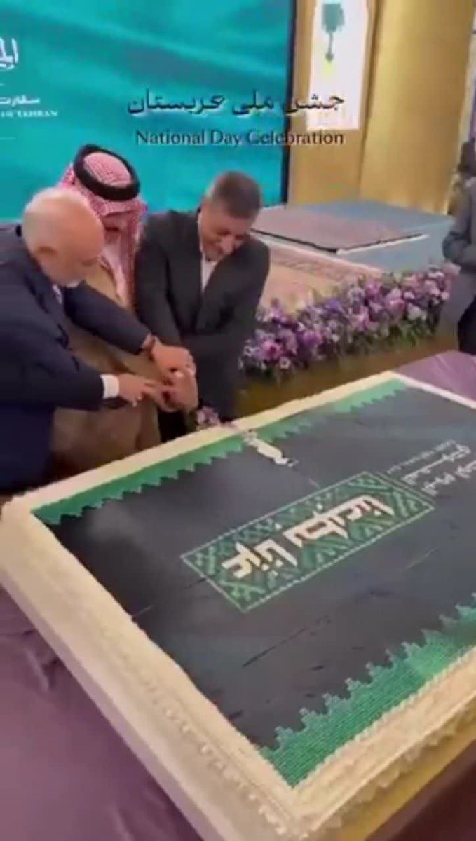 AndishehValipor's tweet photo. مسئله فقط حضور در یک مراسم نیست؛ مسئله پیام سیاسی تصاویری است که از آن منتشر می‌شود.

در شرایطی که روابط تهران و ریاض همچنان حساسیت‌های خاص خود را دارد، مردم حق دارند بدانند حضور مسئولان ایرانی در مراسم روز ملی عربستان با چه ملاحظاتی صورت گرفته است.

@Pezeshkian_ir @Araghchi https://t.co/eId1gbt0B0