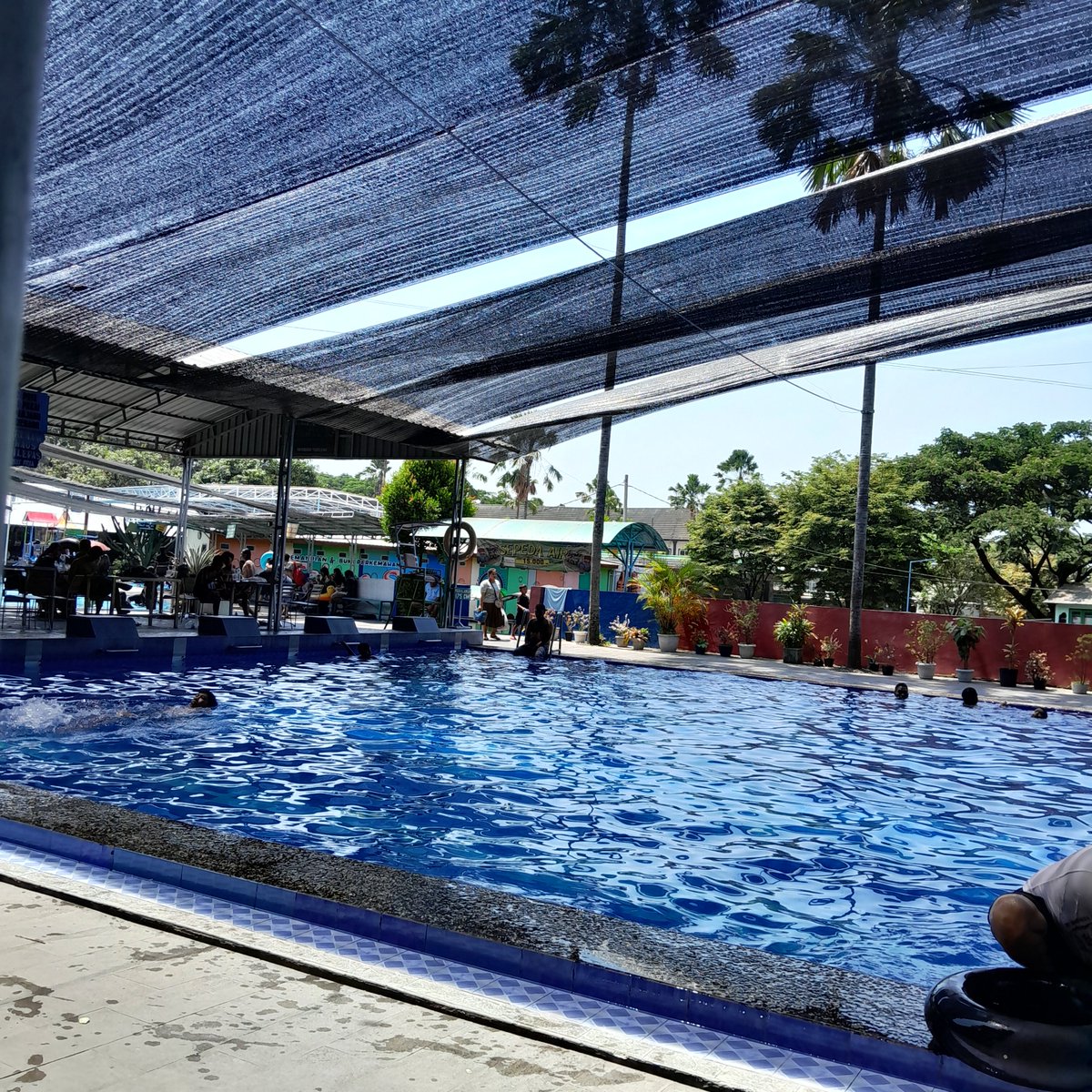 Apapunza's tweet photo. Tadi siang renang disini beh rame banget 
#gaysidoarjo #gaypusuruan #gaypandaan https://t.co/pGNSsrq3Tc
