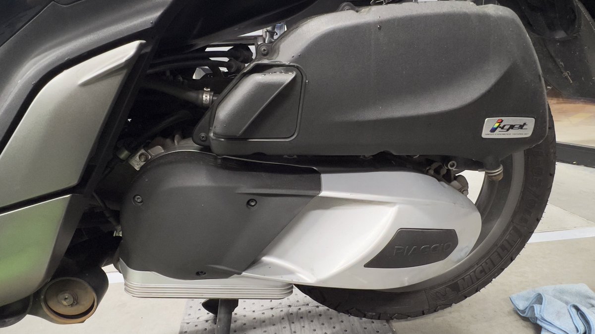 ThruxtonACE's tweet photo. ポリーニのバリエーターを装着した。
スクーターは専門外なので慎重に作業した。
エンジンはノーマルなので付属の強化センタースプリングは使わず純正のままだけれど、ちょっと試してみたいよねやっぱり。
#Polini
#Piaggio
#Medley125 https://t.co/IBrbOIyqZJ