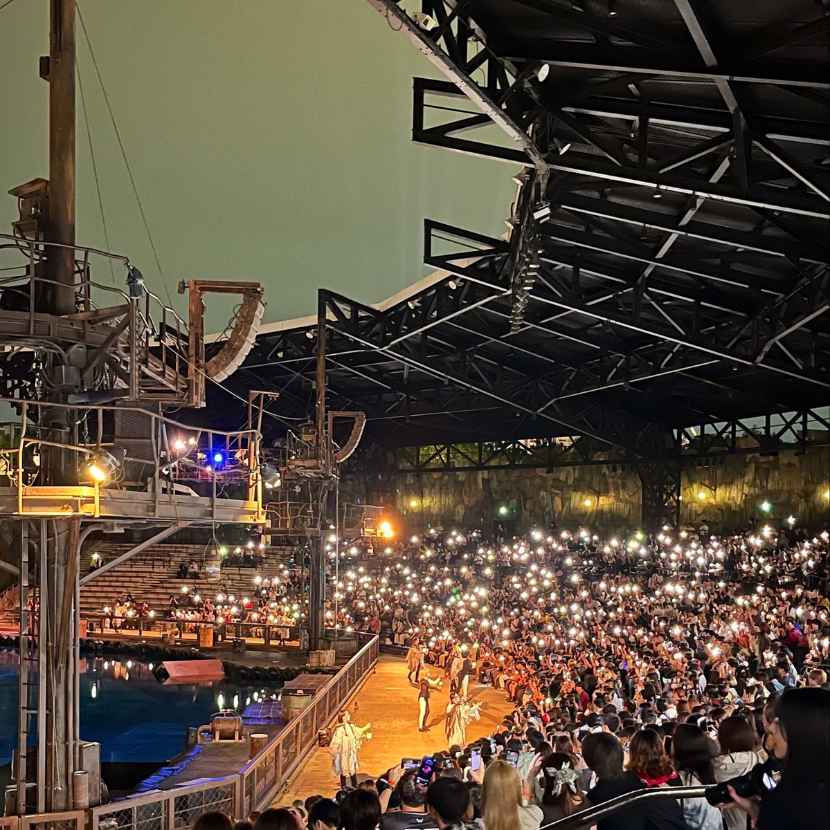 ka1z09's tweet photo. この秋のメインイベント、
USJホラーナイト・オールナイトに行って来たぞーーーーーー！！！！！

ありえん深夜帯に
ありえん待ち時間、
ありえん大量のゾンビに
ありえん大量のエンターテイメント……
これもう体験したら誓っちゃうじゃん、ハミクマ様に忠誠を……
とにかく、
来年も来ます！！！！！ https://t.co/Ru82jcw0tL