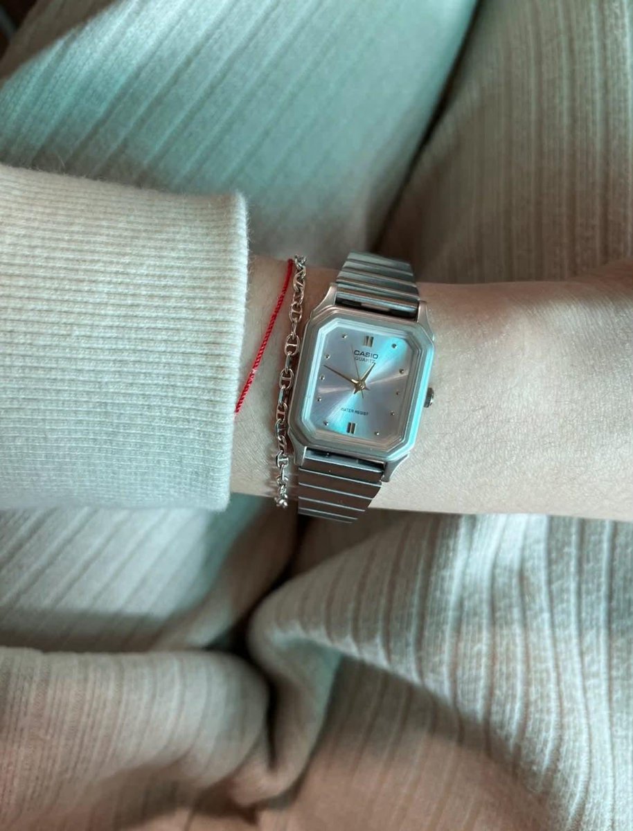 abtjanuary's tweet photo. CASIO emang nggak pernah gagal 😭🤌 simpel, timeless, baterai awet pol! https://t.co/8Lc6ZZyDmV