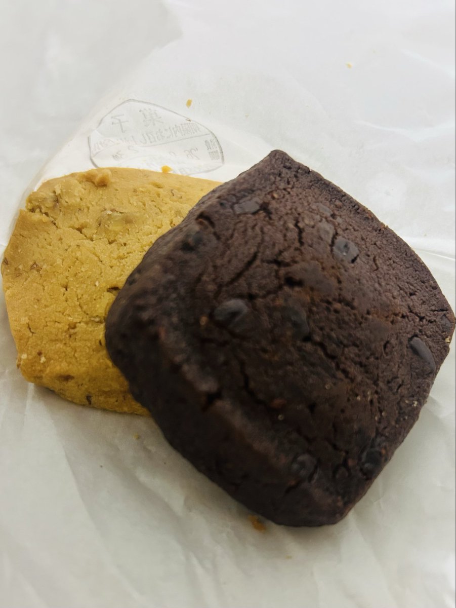 gumiido's tweet photo. 自分のおやつはどっさり確保してあるので、ビアンベイクさんのお菓子を今回も母にお裾分け☺️
金沢で購入し��貴重なキャロンヌも1個。
キャロンヌ絶対に好きだと思うー！
好みのお菓子すぎて驚くと思うー！
と言いながら渡しました！
喜んでました笑 https://t.co/bv4Dq3LpxV