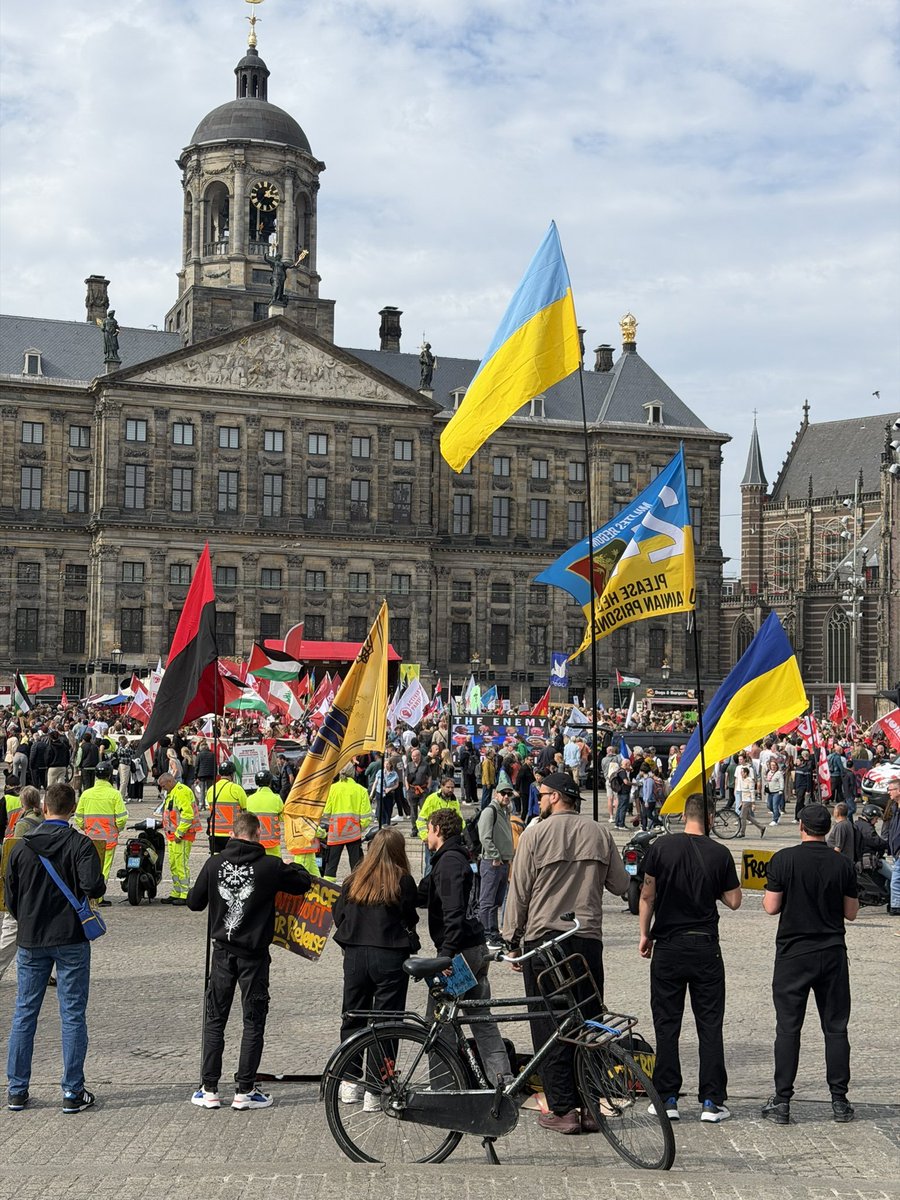 MadMaxImuzs's tweet photo. @jimmydijk Kijk de Palestijnse vlaggen 

Dus wel Free Palestine 
Maar geen Free Ukraine 

#Buitenhof #wnlopzondag #Amsterdam https://t.co/2WPkYWBh5S