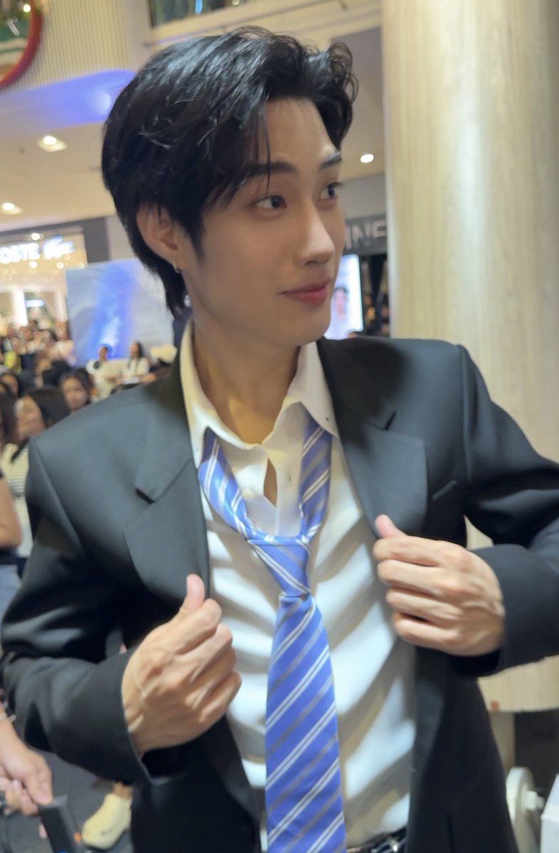 gkxxi's tweet photo. 👮‍♂️: ขอตอนเปิดประตูลงรถตู้ ที่มิลาน แฟชั่นวีค

Bro กึงได้ใจผมมาก โครต จา เฟี้ยววว 😎🔥

TFO x CENTRAL PHUKET 
#InfinityMedicalClinicxTFO
#Tle_mtm https://t.co/rvNb4M9WIg