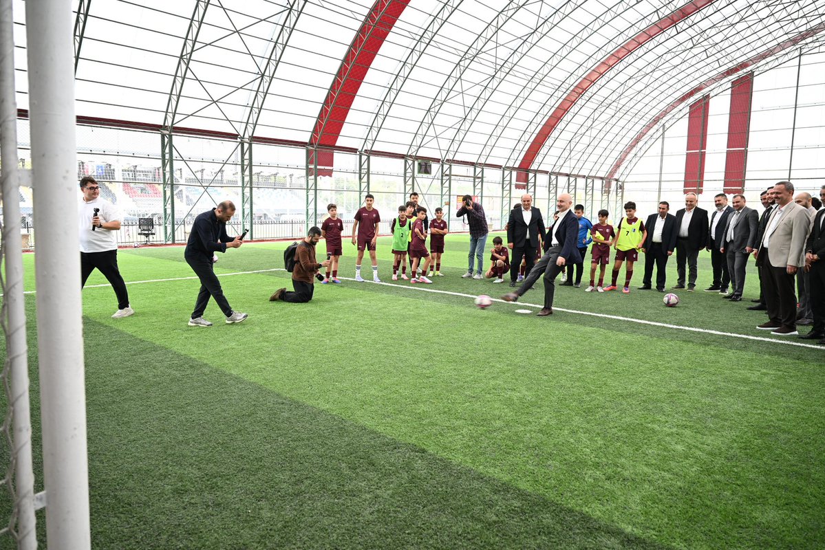 akaraismailoglu's tweet photo. Küçükçekmece Amatör Futbol Kulüpleri yöneticilerimizle bir araya gelerek verimli bir istişare toplantısı gerçekleştirdik. Yerel spor kulüplerimizin talep ve ihtiyaçlarını dinledik; amatör sporu ve gençlerimizi daha güçlü kılacak adımları konuştuk.

Amatör sporun gelişmesi, tesisleşme ve gençlerimizin imkânlarını artırma yolunda tüm kulüplerimizin yanında olmaya devam edeceğiz.

📍Türkiye Yüzyılı Buluşmaları - Küçükçekmece Halkalı, İstanbul