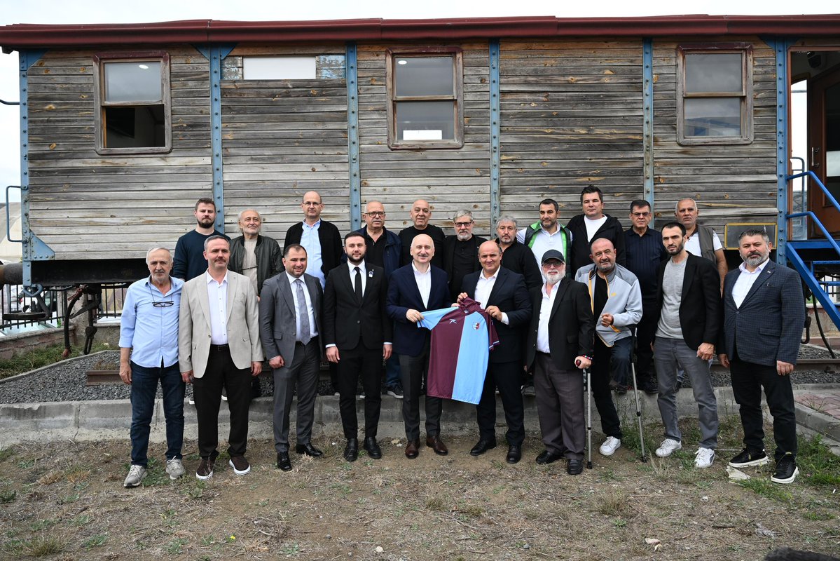akaraismailoglu's tweet photo. Küçükçekmece Amatör Futbol Kulüpleri yöneticilerimizle bir araya gelerek verimli bir istişare toplantısı gerçekleştirdik. Yerel spor kulüplerimizin talep ve ihtiyaçlarını dinledik; amatör sporu ve gençlerimizi daha güçlü kılacak adımları konuştuk.

Amatör sporun gelişmesi, tesisleşme ve gençlerimizin imkânlarını artırma yolunda tüm kulüplerimizin yanında olmaya devam edeceğiz.

📍Türkiye Yüzyılı Buluşmaları - Küçükçekmece Halkalı, İstanbul