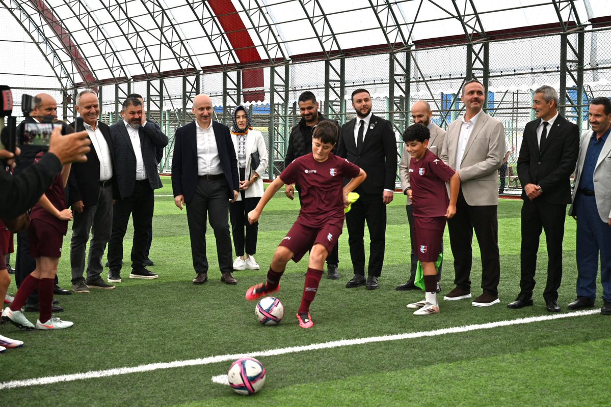 akaraismailoglu's tweet photo. Küçükçekmece Amatör Futbol Kulüpleri yöneticilerimizle bir araya gelerek verimli bir istişare toplantısı gerçekleştirdik. Yerel spor kulüplerimizin talep ve ihtiyaçlarını dinledik; amatör sporu ve gençlerimizi daha güçlü kılacak adımları konuştuk.

Amatör sporun gelişmesi, tesisleşme ve gençlerimizin imkânlarını artırma yolunda tüm kulüplerimizin yanında olmaya devam edeceğiz.

📍Türkiye Yüzyılı Buluşmaları - Küçükçekmece Halkalı, İstanbul