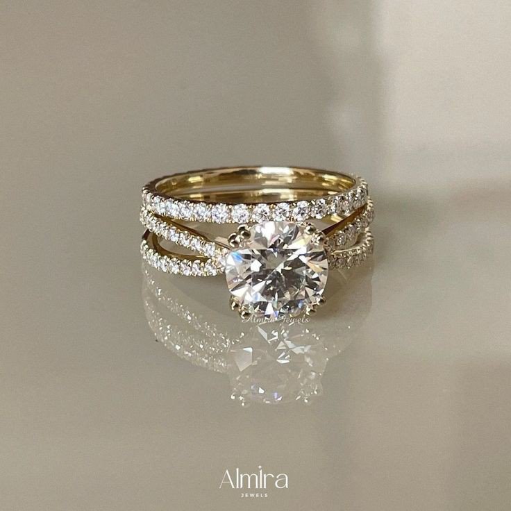 beautyvibes65's tweet photo. Spherical ring 😪💍 https://t.co/oKuAywyU7E