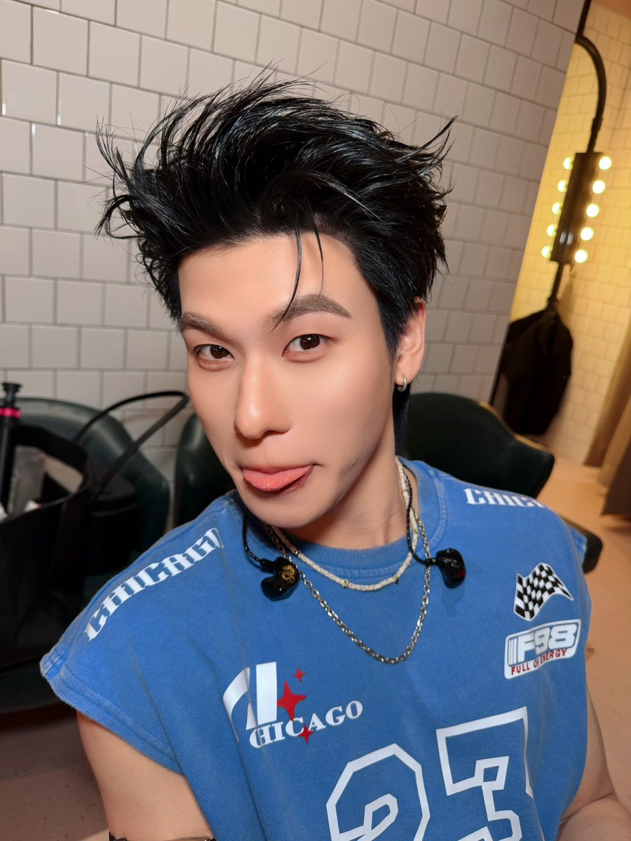 OPENLABEL_TH's tweet photo. Blue, blue, blue, blue
I'm falling right into
You, you, you, you
You make me so blue ~ 💙🤍

⚞^. .^⚟

MITRTIMEVol3 x OFFROAD
#ออฟโรดมิตรTimeที่มิตรทาวน์
#MITRTIMEVol3DAY2 
#มิตรTimeที่มิตรทาวน์ https://t.co/cSQNScZUJY