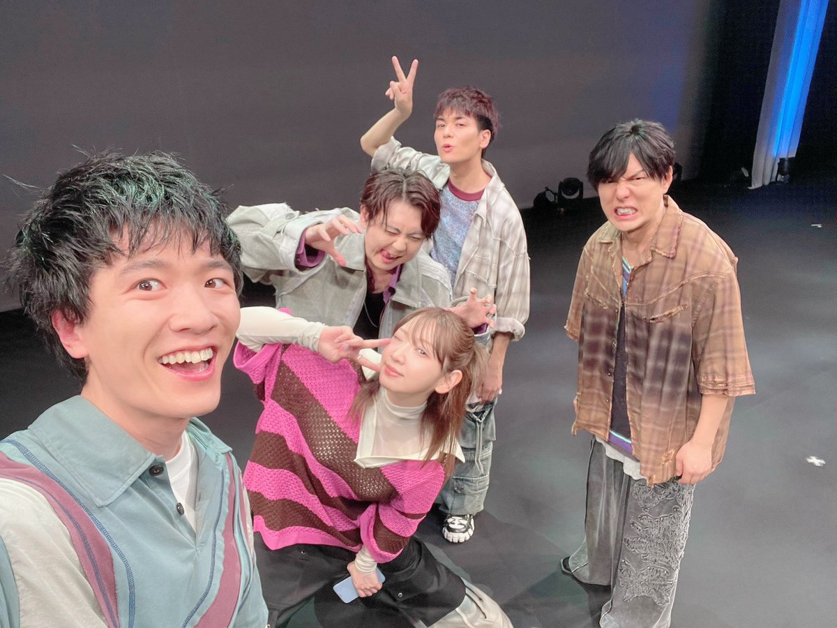 tasuku_kenpro's tweet photo. IWGP朗読劇！ありがとうございました！！！エディという役の素直さと孤独がとってもやりがいありまして、さらに演出をいただき、うおやっぱ芝居はおもしろいなぁとなり、役者陣の板の上のお芝居、作品への向き合い方にとってもパワーをいただいた日々でした！（俺の代役で菊田千瑛
くんがエディやってくれてて、彼の素直さがすごく参考になりました。ありがとう菊田くん）

IWGPは色気のある作品だなぁ、、、、また彼らに出会いたいです！本当に見にきてくださった皆様ありがとうございました！
#IWGP
#IWGP朗読劇