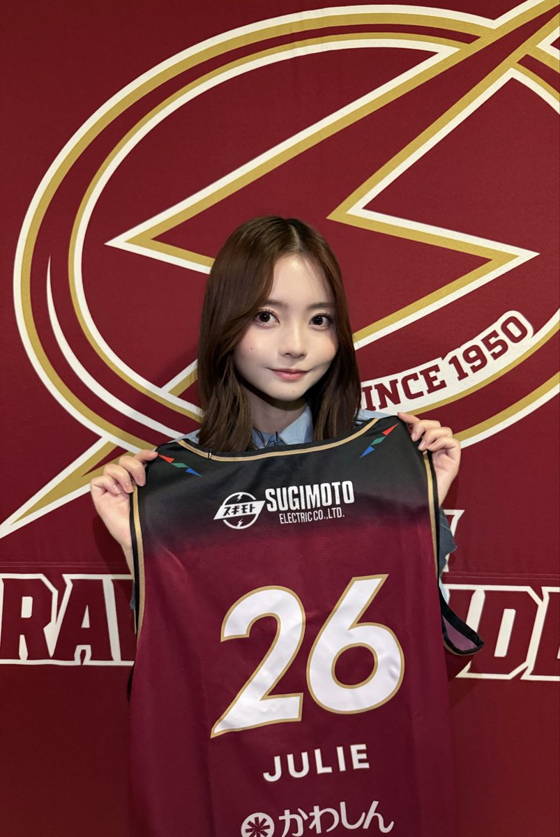 julie_yoshizawa's tweet photo. 「B.LEAGUE PREMIER リーグ戦」
ハーフタイムショーに
出演させていただきました！

22/7（#ナナニジ）の吉沢珠璃です。

会場の熱気、サポーターの方々の愛を肌で感じながら観戦させていただきました🏀✨

素敵な機会をいただき
ありがとうございました☺️
#川崎ブレイブサンダース さん https://t.co/qOqLzxY4jn