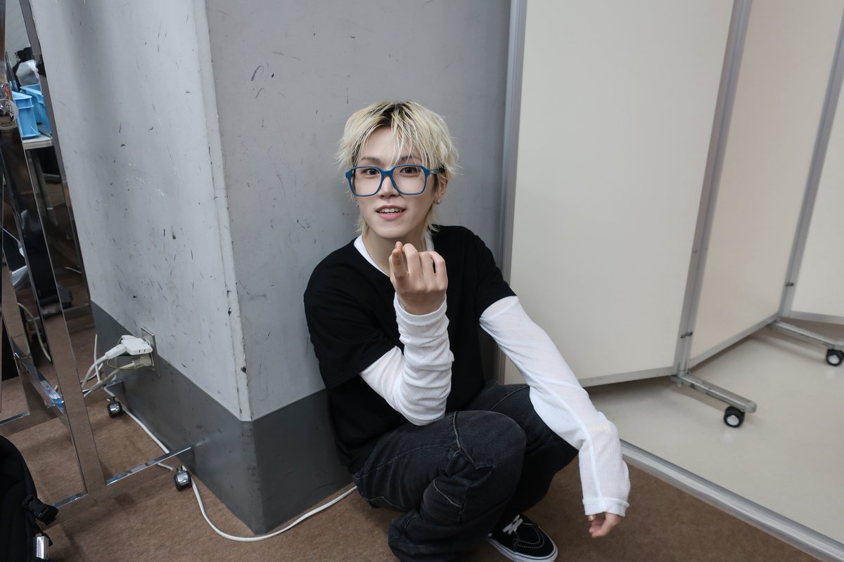 22rw10's tweet photo. 260927 상혁이 🌟 weverse post 

👋

#RIWOO #리우 https://t.co/hG6CoiXtMs