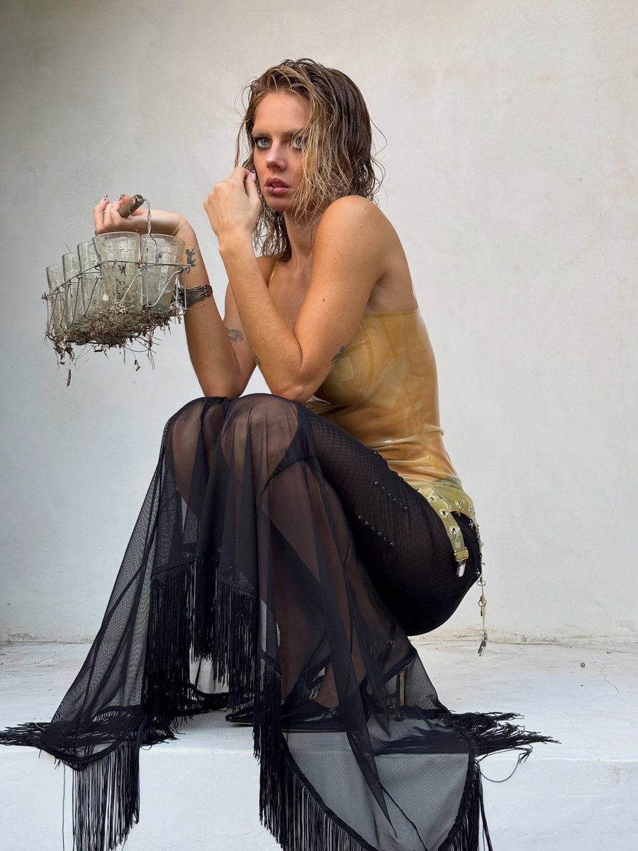 weavingsource's tweet photo. New photos of Samara Weaving behind the scenes of her cover shoot for A Shot Magazine. https://t.co/G9OAmhxXdh