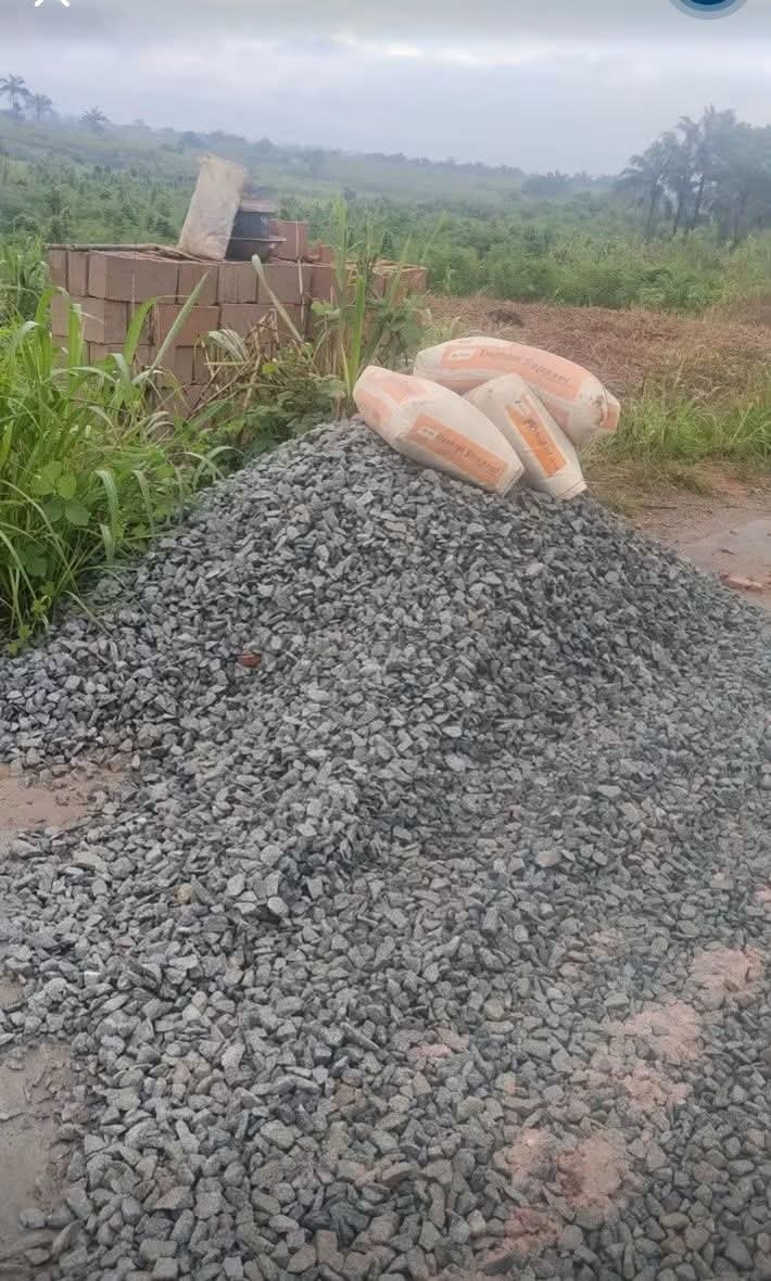 imran_services's tweet photo. A bag of Dangote Cement --- 13,700 
A trip of Sharp Sand --- ₦110,000
A trip of plastering sand ---- 115,000
6" block ----   600per one
9"hollow block--- 850 per one
One bundle Nigeria Zinc ---- 33,000
A bag of 3" inches Nail  ------ 33,000
A bag 2" inches Nail ----- 34,000
A pack of Zinc nail ----- 6,500

Building no cheap again o! 

Even to build one room now nobi  beans 🫘 🫘 
What shall the Son of man do