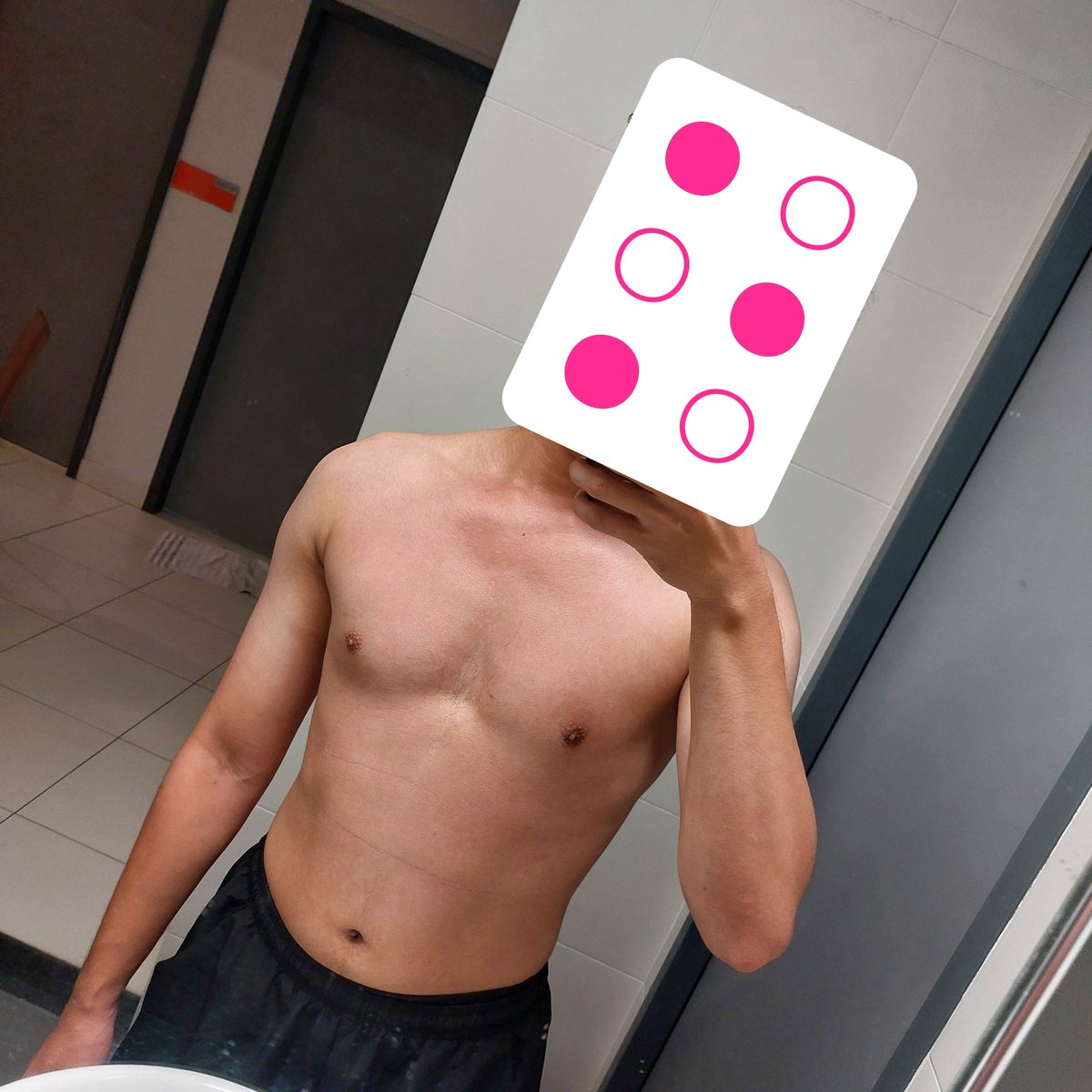 blankspazzz's tweet photo. seminggu lebih ga nge-gym karna sakit, feels like i have lost some weight and a lot of muscles https://t.co/743Q6KuxV9