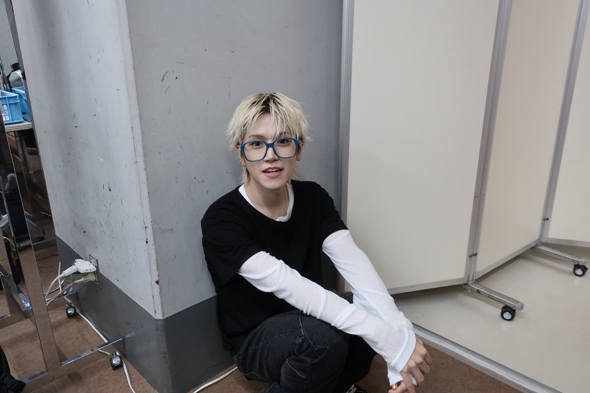 22rw10's tweet photo. 260927 상혁이 🌟 weverse post 

👋

#RIWOO #리우 https://t.co/hG6CoiXtMs