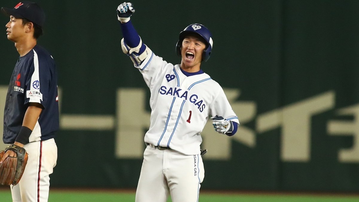 toratora0902go's tweet photo. 2018年ドラフト、阪神は藤原恭大・辰己涼介と2度のくじ引きに連敗。3人目の候補として社会人の大阪ガスから近本光司を指名した「外れ外れ1位」だったが、171cmの小兵は新人王を獲得し不動のリードオフマンへと成長した。 #阪神タイガース #阪神 #甲子園 #近本光司 https://t.co/3HK4ev7mLU