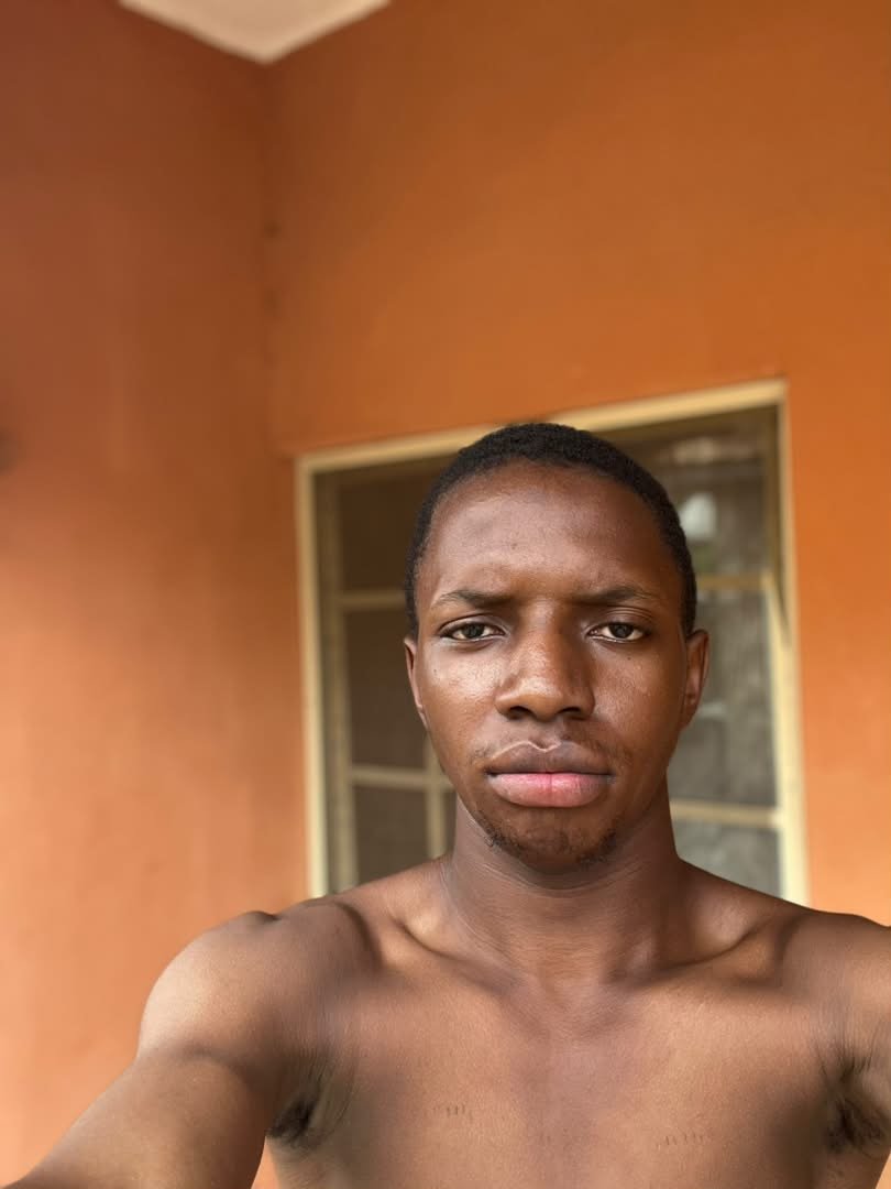 FAITHOVERFvqru's tweet photo. Quote this post with your no-filter portrait. 📸🔥 https://t.co/OcPnhXLp2R
