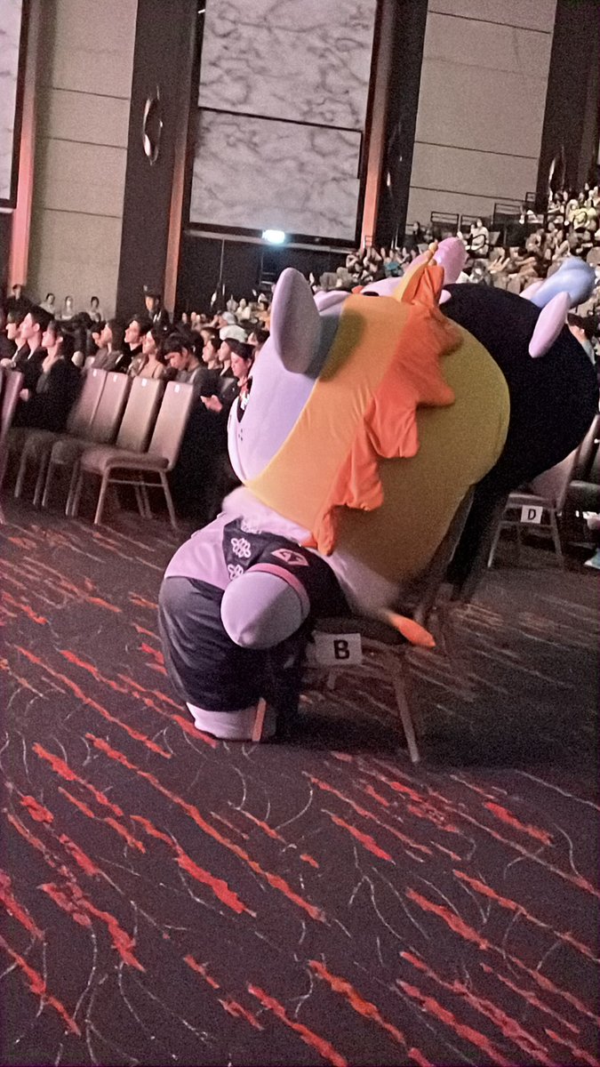 harrypory's tweet photo. หลังหนูยังอยู่ดีใช่มั้ยลูกกกก

#LOOKKHUNNOO
#FEEDxKHAOSODAwards2026 https://t.co/XCMfjj1RQd