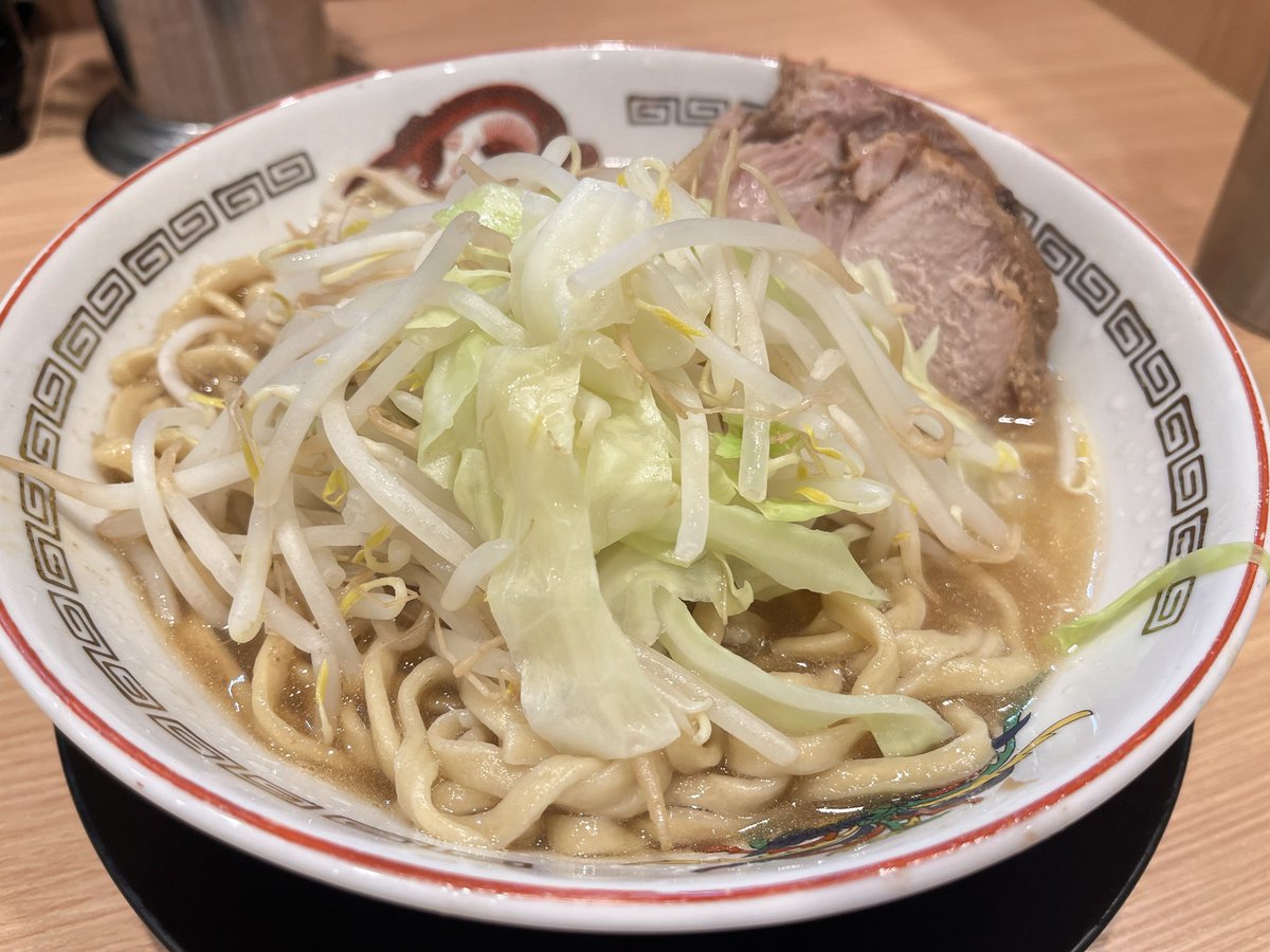 aki_kye's tweet photo. 軽い気持ちで映画ちいかわ観に行ったら、致死量の罪悪感を味合わされてしまい、帰宅の足取りが重い。これ観た人は全員共犯者。
終演後、前にいた家族のお父さんが島二郎の竜巻旋風マネしていてブーイングしかけた。あんたは何を観たんや。
でも、たしかに穢れた心を癒すのは二郎だけや。 https://t.co/bR6XZwbY7k