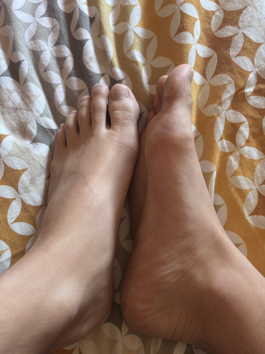 DmasMaster's tweet photo. 🇮🇹 Vieni a pulirmi i piedi cagna!! Solo questo ti può realizzare nella vita!! 

🇬🇧 Come clean my feet, you bitch!! That’s the only thing that can give your life meaning!!

#masteritalia #findom #feetmaster @master_italiani @masteritaliani https://t.co/OaG2jeYke1