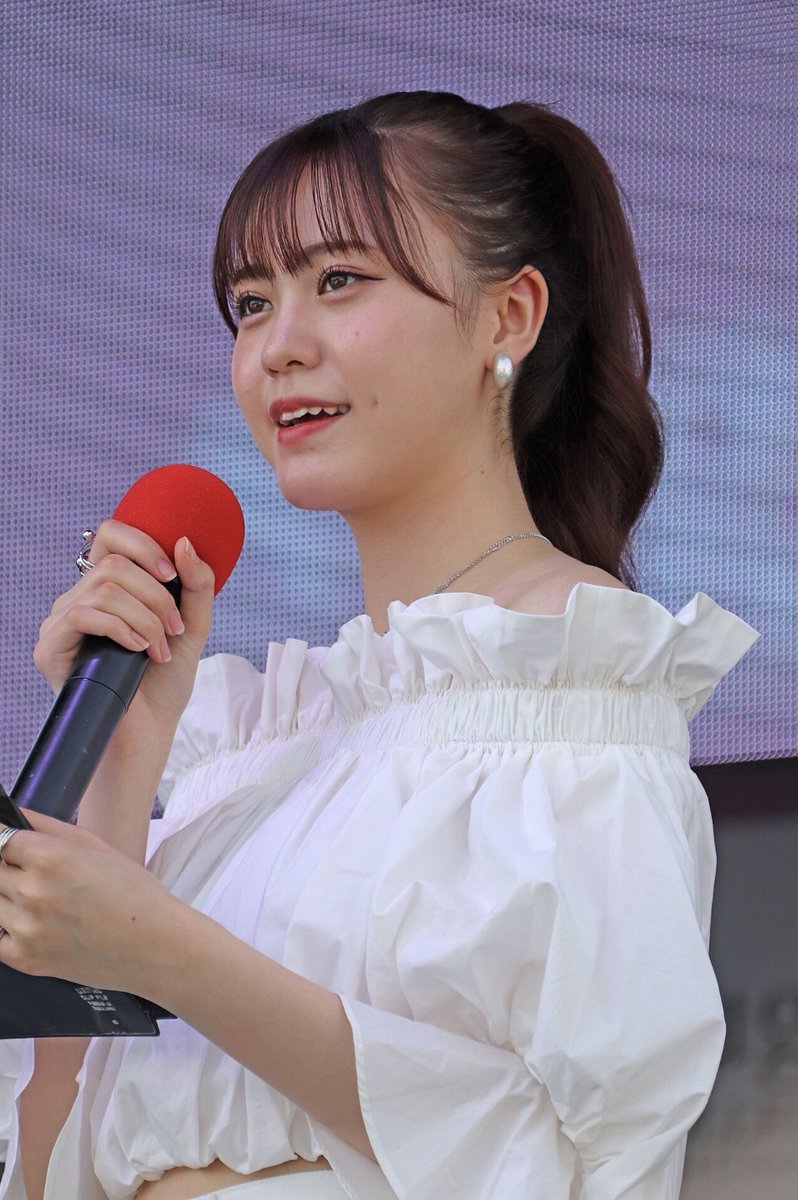abel_syatiku's tweet photo. 【あまりに潔い幕引き】
伝説のセンター・阿部菜々実、突然の卒業と芸能界引退を発表。
公開されたばかりの“幸せな集合写真”が、
今、ファンの間で「心配していたことが現実に…」と涙を誘っています。

■ 笑顔の写真に隠された覚悟
期間限定ショップのために披露された、メンバー7人の仲睦まじい姿。
しかし、その直後に放たれたのは「年内での引退」という衝撃の事実。
ラストアイドルの不動のセンターとして頂点を極めた彼女が、
20代半ばで選んだのは、スポットライトを完全に消す道でした。

■ 完璧主義ゆえの苦悩
決断の理由は、続く心身の不調。
「自分自身が納得できない状態で続けることはしたくない」
大好きで誇りを持ってきた仕事だからこそ、妥協を許せなかった。
プロとしての高すぎる自尊心が、彼女を新たな人生へと突き動かしました。

■ 20年のキャリアに終止符
3歳から20年以上、人生のすべてを捧げてきた芸能界。
12月の卒業公演を最後に、彼女は「普通の女の子」に戻ります。
「アイドルをやり切った」
その言葉に、一点の曇りも、未練もありません。

■ ポイント
・20年続けた芸能活動からの完全引退
・「納得できない自分は見せたくない」というプロの矜持
・12月の卒業公演で伝説に幕

形あるものはいつか壊れる。でも、彼女が刻んだ輝きは消えません。
この「究極の引き際」、あなたはどう感じますか？