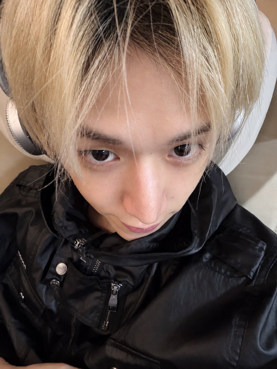bay_w1's tweet photo. 새초롬한아기병아리같아… https://t.co/IBGRIUho9X