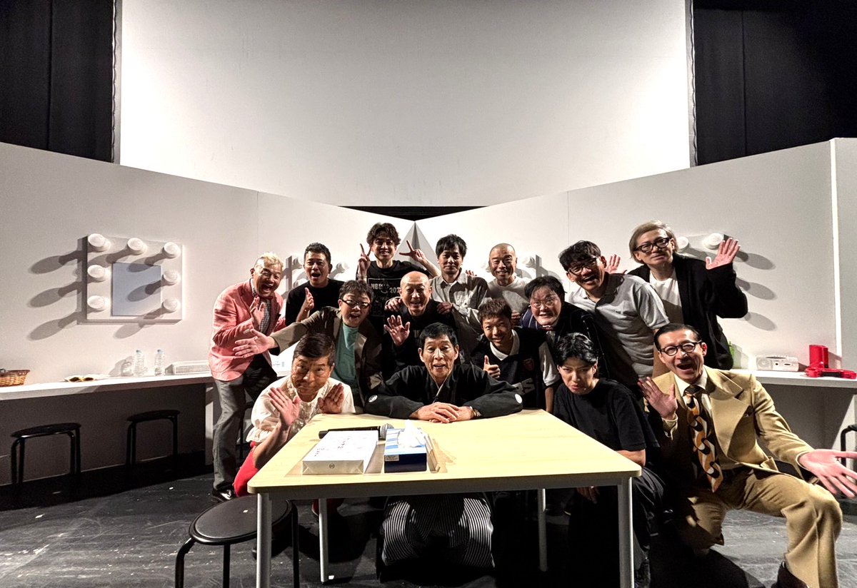 ImmTheater's tweet photo. 🪭「IMM THEATER 寄席」9月公演🪭

全5公演、無事終演いたしました✨

30分予定だったオープニングが、千秋楽ではまさかの85分に！？
明石家さんまをはじめ、事務所の垣根を超えた豪華出演者の皆さまとともに、たくさんの笑顔に包まれた3日間となりました！

まさに“笑顔のまんま”の特別な時間をお届けできたこと、そして足を運んでくださった皆さまに心より感謝申し上げます。

また笑顔でお逢いできる日を楽しみにしております🌙

#IMMTHEATER #IMMTHEATER寄席 #明石家さんま #アインシュタイン #アキナ #キャイ～ン #次長課長 #ずん #岩井ジョニ男 #金原早苗 #松尾伴内