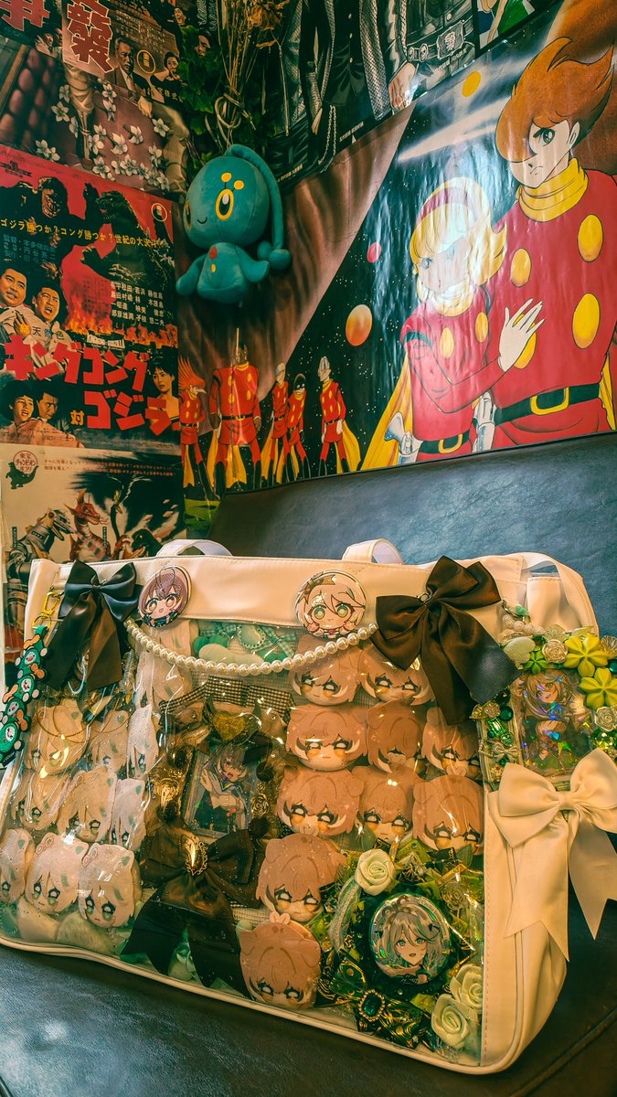 myrthre's tweet photo. this has been a very personal passion project i've been planning for so so long but my automatowl itabag is done!!!! majority of the badges are CC and Moom plush badges from the lovely @bulbaasaurs !!!
thank you for making my dream a reality!!!! 🥹🫶💚🤎
#Immergination #drawMEI https://t.co/xFvT5xssZT