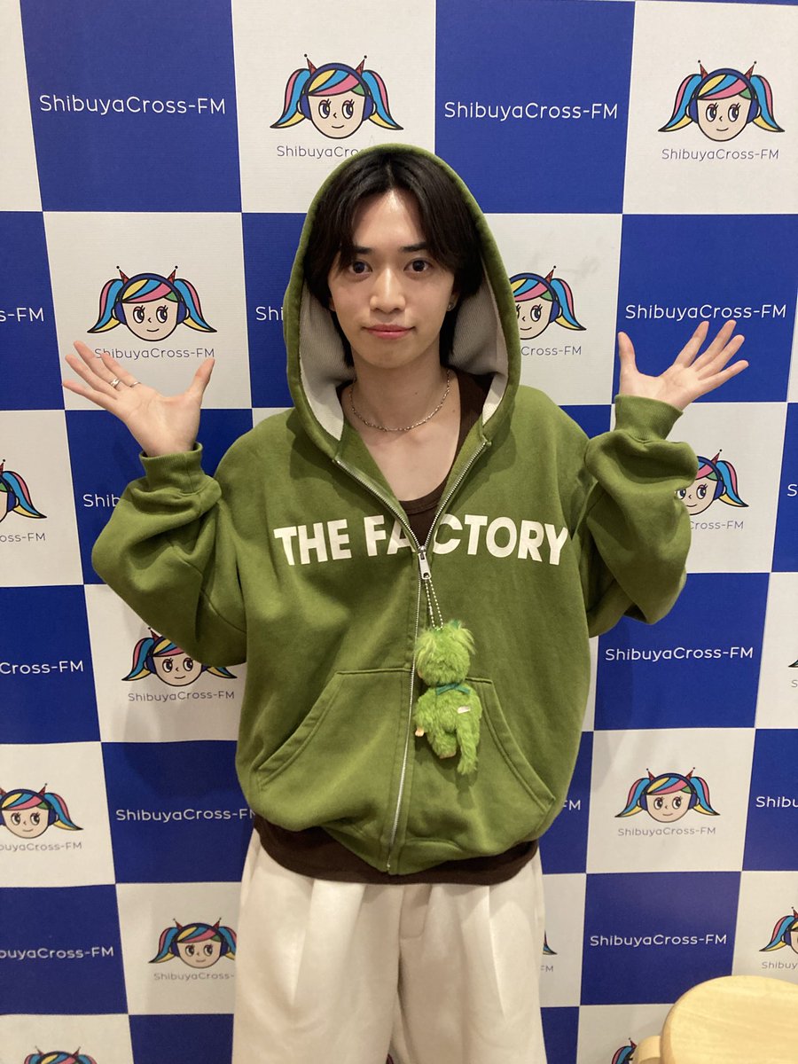 syoumahira's tweet photo. 本日は渋谷クロスFMにて、ネットでご覧いただいた方もお越しいただいた方もありがとうございました📷✨

本日23:59まで先行販売となっております🎫

是非お越しいただき、引き続きご声援のほどよろしくお願いいたします📣

https://t.co/i0uktcpHWq

#平塚翔馬 #永久少年 #MGR投稿 https://t.co/5kOh3NBpHy