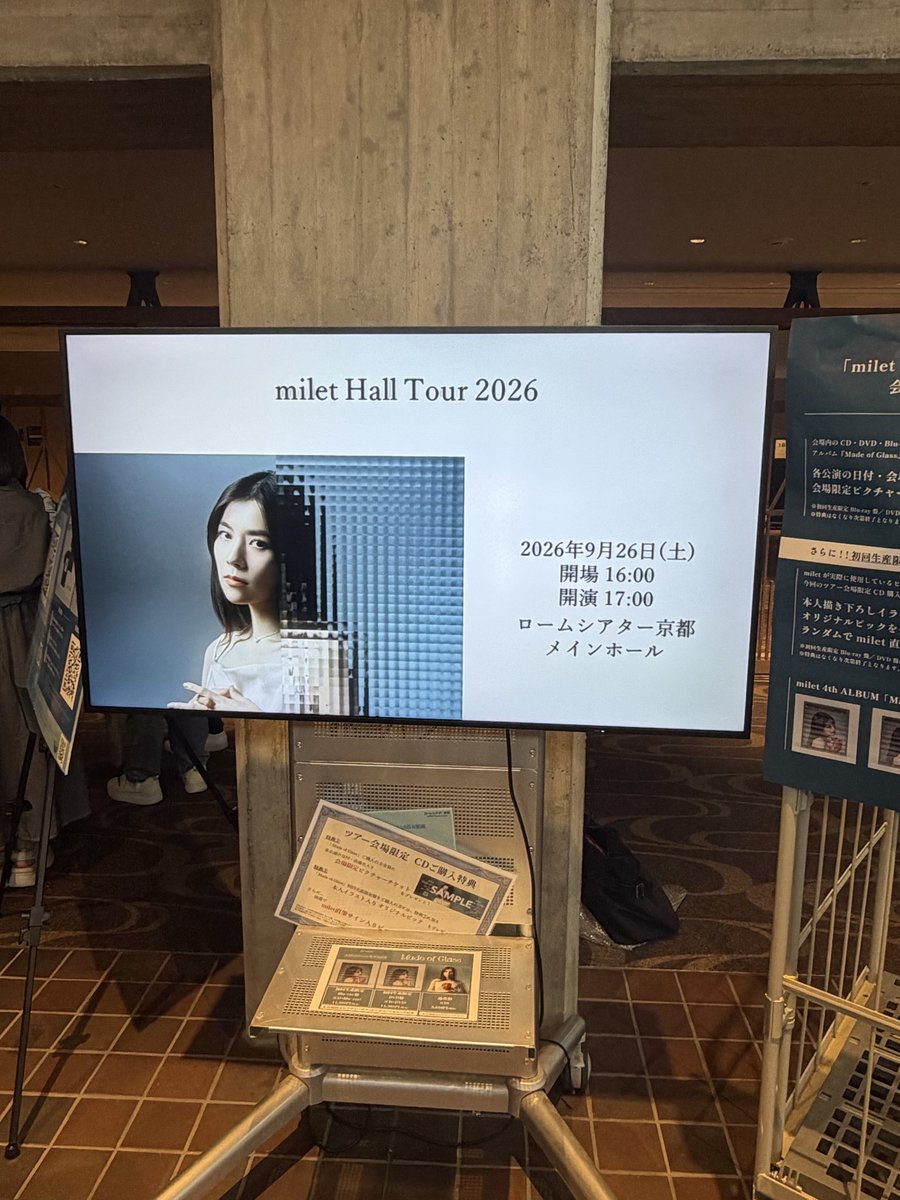 toshi0313's tweet photo. 昨日はmilet MoGへ

23年、24年に続き
9月はロームシアター京都が鉄板

まだ、アリーナには降りられてないけれど
全体見渡せて、楽しいライブだった

今回のステージセット
miletちゃんと、メンバーそれぞれに
スポット当たる感じもよかったなー

めちゃ熱量高いライブだった✌️

#milet_MadeofGlass https://t.co/cpctJiBHLe