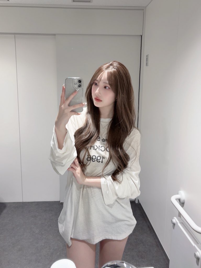 Clementine1y28's tweet photo. 男生我真的求求你们了🥹能不能来个离的近的和我长期啊！！！认真的不想谈恋爱！太麻烦了…… https://t.co/BEqbpOupD3