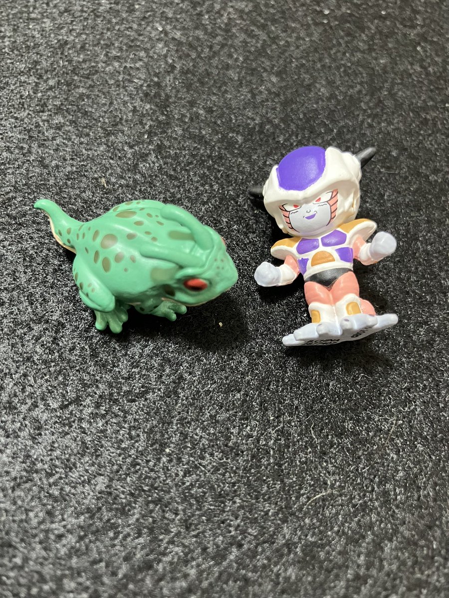MdkKhm's tweet photo. びっくらたまごのカエルと第1形態フリーザ様。カエルのクオリティすごいのとフリーザ様のパンツちっちゃい🫪 https://t.co/UCNXLnUOC6