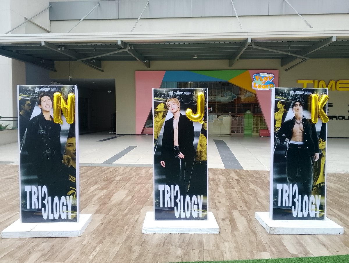supposedlykiara's tweet photo. Had brought home a few freebies din heheh thankies sa ARMYs na kasama namin sa event kanina💜 and congratulations sa mga nag-uwi ng mga tarp na 'to🎉🥳🎉 https://t.co/1way8eFYkQ