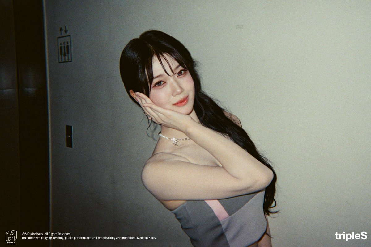 Gong_8Night's tweet photo. 저 한결같은 손받침 포즈ㅋㅋㅋㅋ https://t.co/jfc5L68bDw
