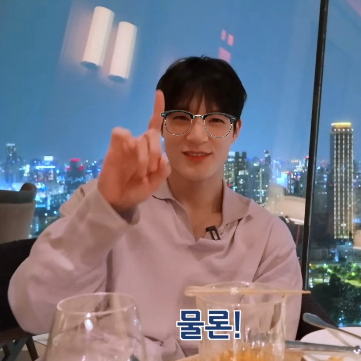 jedbnodb's tweet photo. 음하하 자넨 그거야 그거 천재!! 2탄 같아서 안경 씌워옴 https://t.co/NQmIrhKUTF