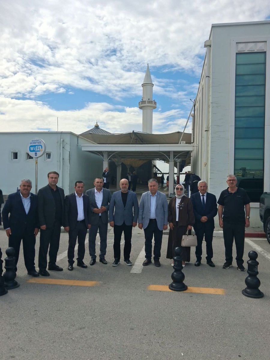 AkKeciorenResmi's tweet photo. Stk ve Halkla İlişkilerden Sorumlu İlçe Başkan Yardımcımız Erdal Çakıroğlu, Yürütme ve Yönetim Kurulu Üyelerimiz; ahirete irtihal eden Yönetim Kurulu Üyemiz Barış Erbak'ın Kayınvalidesi Reyhan Pamuksuz'un cenaze törenine katılım sağladılar. 

Merhumeye Allah'tan rahmet yakınlarına ve sevenlerine başsağlığı diliyoruz. 

@RTErdogan
@hakanhanozcan
@erhansarigol
@AkpartiAnkara
@omerfarukislam
