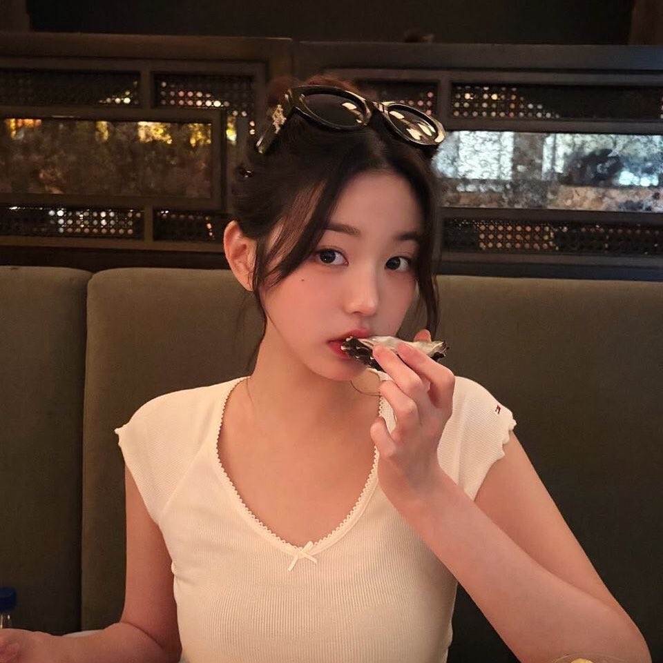 lilauyama's tweet photo. ㅤ
      ୨୧  𝑃͟𝑎͟𝑔͟𝑒͟ 𝐼͟ :͟ 𝐸́͟𝑙͟𝑖͟𝑠͟𝑒͟'𝑠͟ 𝑙͟𝑖͟𝑡͟𝑡͟𝑙͟𝑒͟ 𝑒͟𝑠͟𝑐͟𝑎͟𝑝͟𝑒͟𝑠͟. 
ㅤ
   ⟡  Le Petit Camellia & Bakery
        Sunday, 27 September 2026.

Matcha date with Alha! Senang ketemu teman sesama suka matcha. Pokoknya semua jajanan matcha disini dicobain. Matcha the best! 
ㅤ