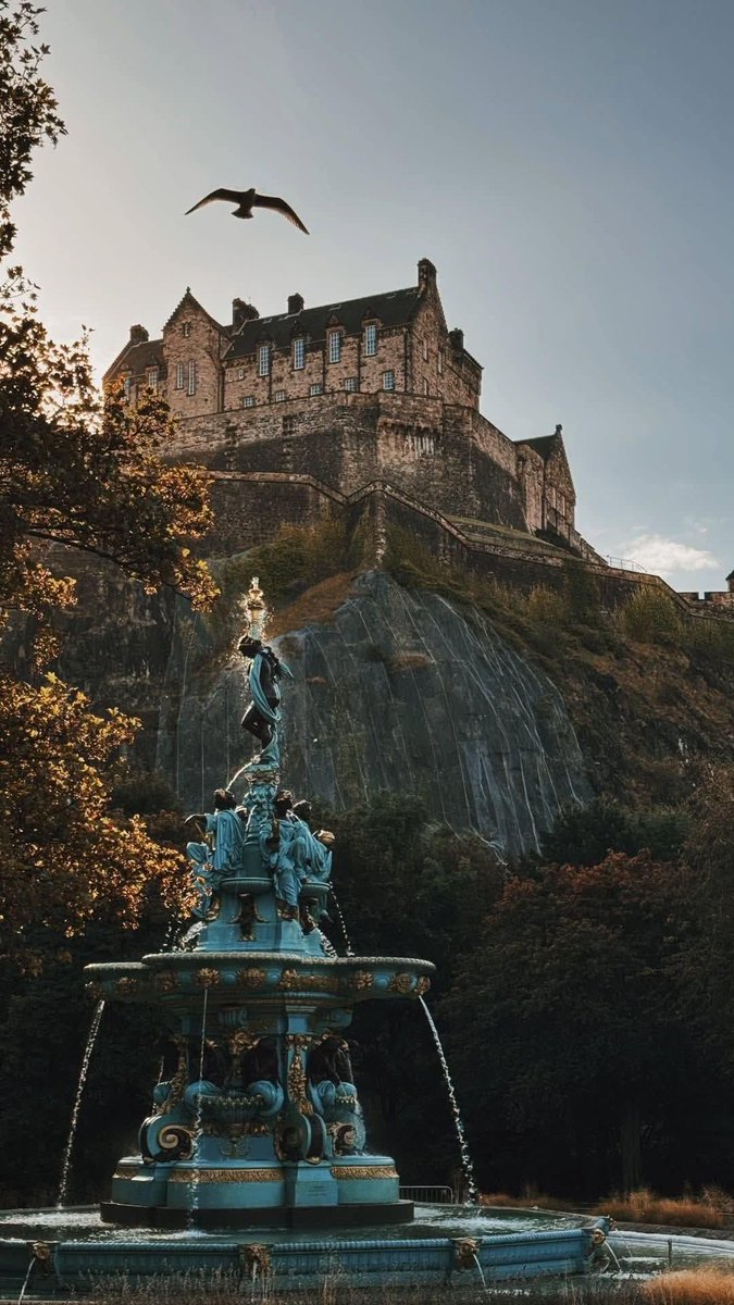 earthserenityy's tweet photo. Edinburgh Scotland https://t.co/wdM6GdK0hs