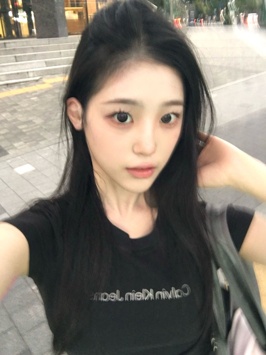 JiyeonPointe's tweet photo. 260927 Cosmo Talk

Pretty in black 🖤 

#JiYeon #지연 #지서연 #tripleS #트리플에스 https://t.co/qJKYfdCcb8