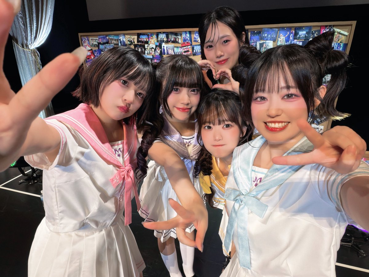 Honami_Momose's tweet photo. 🎤『#前橋ウィッチーズ』活動2周年記念ライブ～We are 前橋ウィッチーズ！！～

セトリ・演出を自分たちで考えて想いを込めたこのステージ。みんなが大事に受け取ってくれて幸せでした💐

ここまでありがとうの気持ちと、
これからの未来がワクワクする気持ち、もっと頑張っていくぞの気持ち……一緒だったらいいな🩵
大好きだーっ！！

上泉マイ役/百瀬帆南
