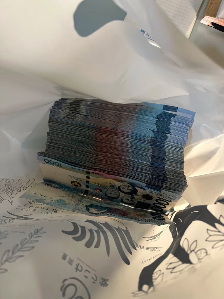 rvinjayx_'s tweet photo. pumaldo sana tayong lahat sa bohaiiii. money dust to everyone ￼￼ https://t.co/tWwAiUDf5N
