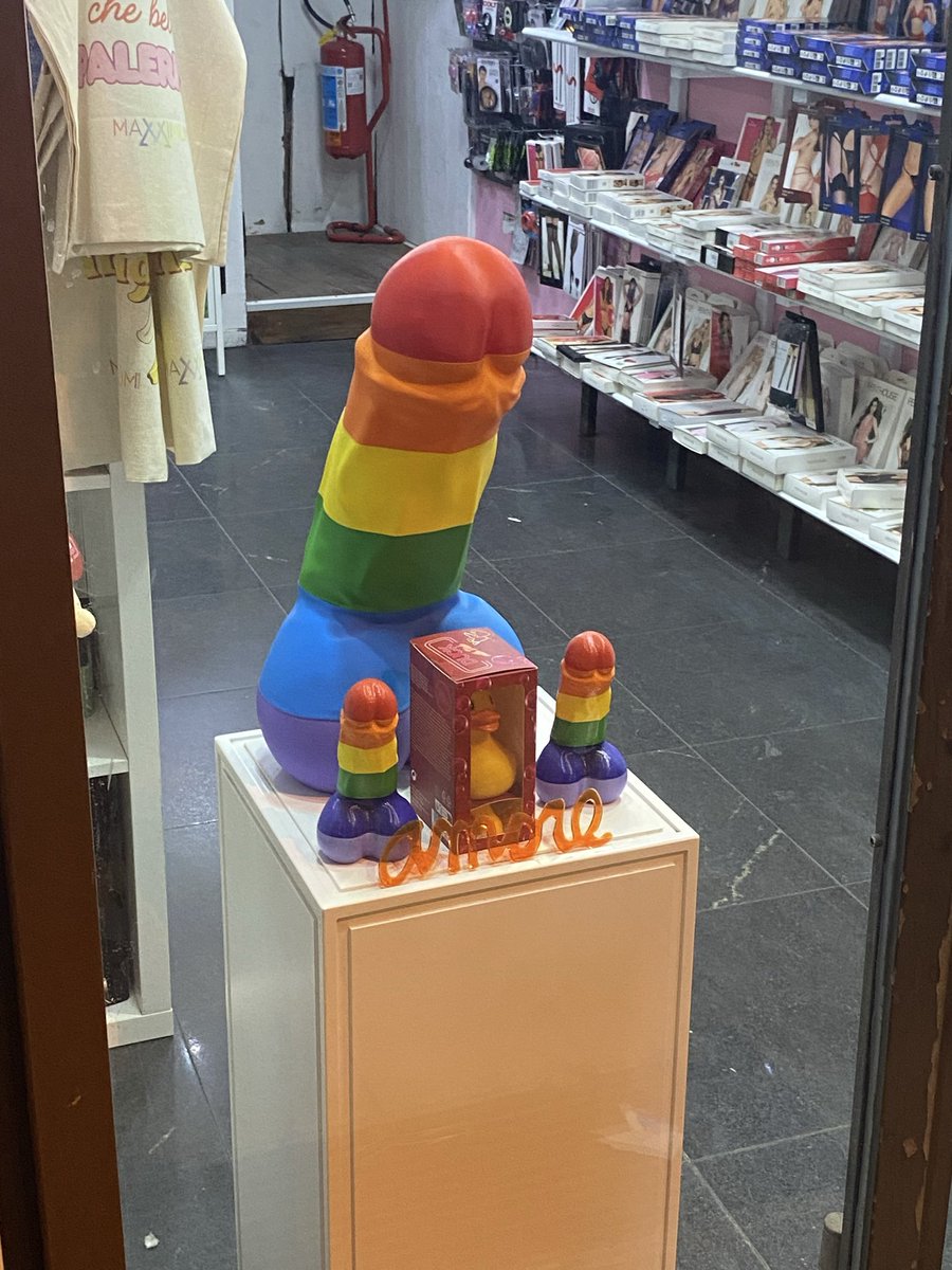mich_hork00's tweet photo. Li voglio tutti e tre! 😂
Perfetti per la camera da letto. https://t.co/vLvIXkgpVj
