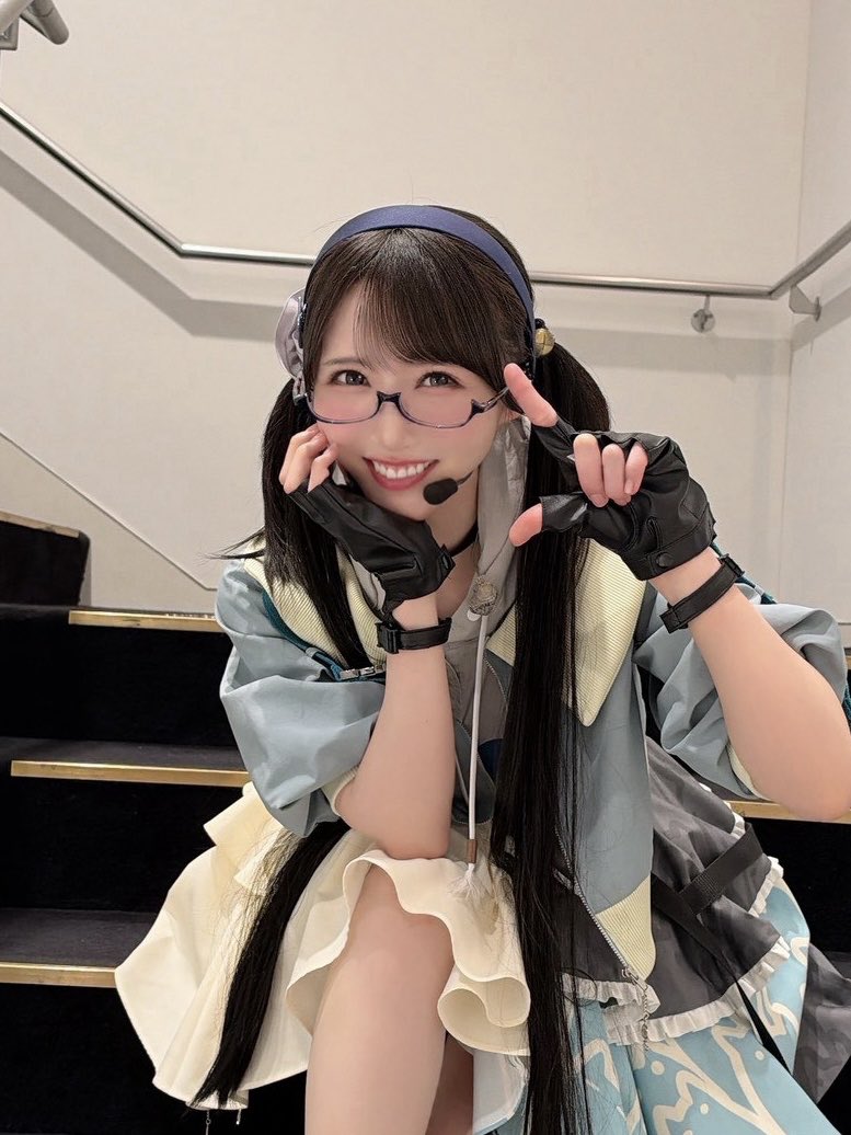 kisui_shio's tweet photo. ２日間ありがとうございました💙
またこの場所で『プラスチック・アンブレラ』
を届けられて幸せでした。
そして　『最上級パンチライン』
皆の声、届きました！！！！！！！！
胸がいっぱい。
アイドル三峰結華を
これからもよろしくお願いします！💙👓

#シャニマスソロライブMSP_day2
#三峰結華 https://t.co/FtoiSMeL2x