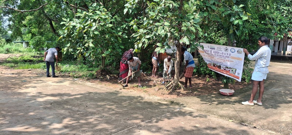 zpbaragada's tweet photo. Cleanliness Drive at Munibaba ShivaTemple Birmal,Baragada Block organised on the occassion of World Tourism Day @Swachhata Hi Seva 2026 BARAGADA Dist #SwachhataHiSeva2026 #SwachhaBharatMission
#worldtourismday
@PMOIndia @PRDeptOdisha @MoJSDDWS @swachhbharat @sbmodisha @IPR_Odisha https://t.co/PzY0aXV2vj