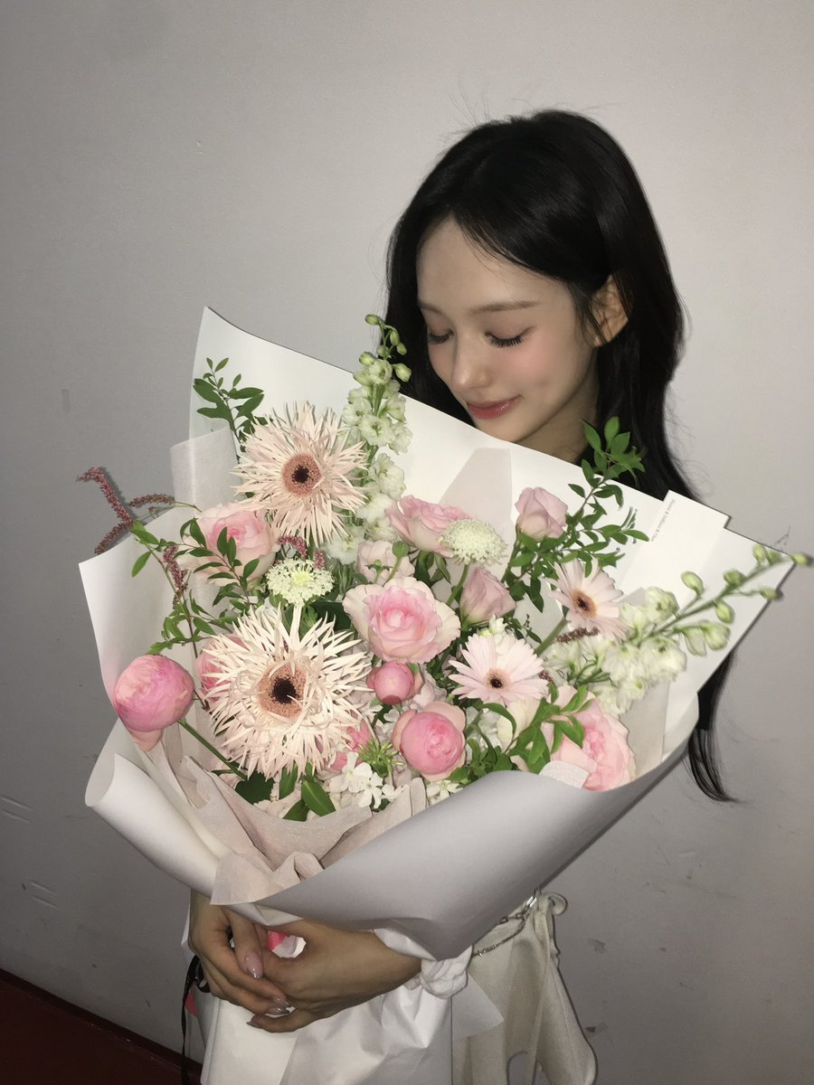 izna_offcl's tweet photo. [izME📮]

🌸🤍

#izna #이즈나
#RYUSARANG #유사랑 https://t.co/H3Sn2jr3IP