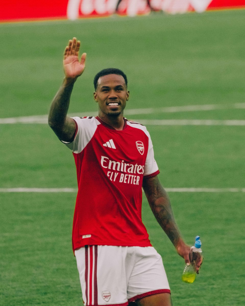 Arsenal's tweet photo. Home 🏡 https://t.co/cRnnBAjqV3